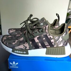 Adidas tennis shoes